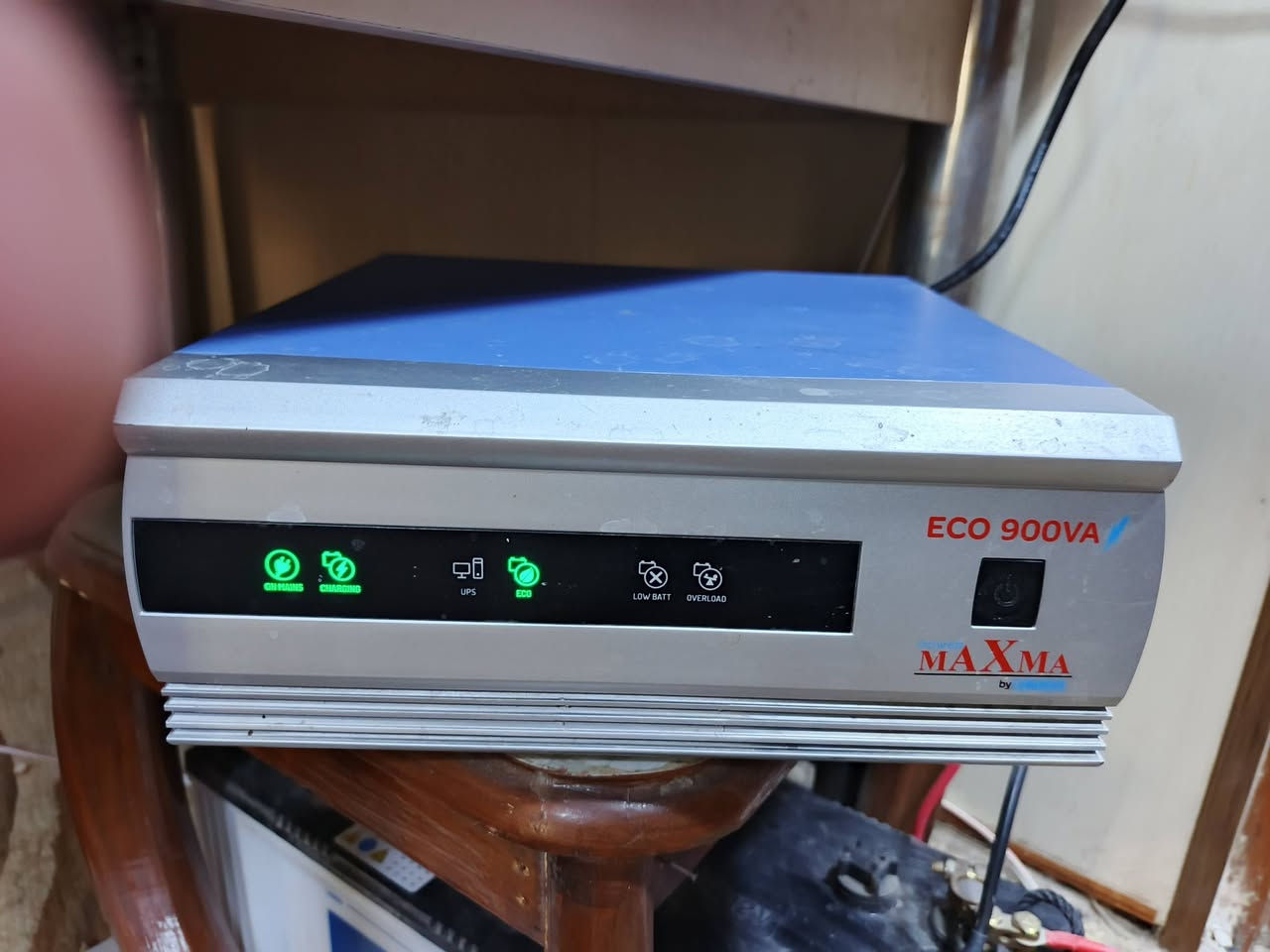 عاكسة مكسما جديدة استعمال 6 اشهر للبيع 
وباتري 150 امبير 
وبعدها ضمن الضمان وضمانها سنتين 
مكانها كربلاء طويريح 
للتواصل ‏‪***********‬‏
