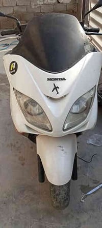 دراجه فورزه للبيع 80بيها نقص نوزل وباتري شغاله كبال عينك دير بس متشتغل...