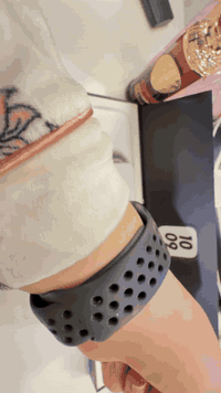 ساعة أبل  Apple سيريس 7 Nike  ماستر 
شاحنتها والسير نايكي اصلي اصلي اصليييي 👌🏻 

ابيعة بكج كامل ٢٢٥ الف دينار 

الف عافية الي ياخذها 
مابيها اي ضرر 
 
اجاوب فقط وتس رقم 
***********
