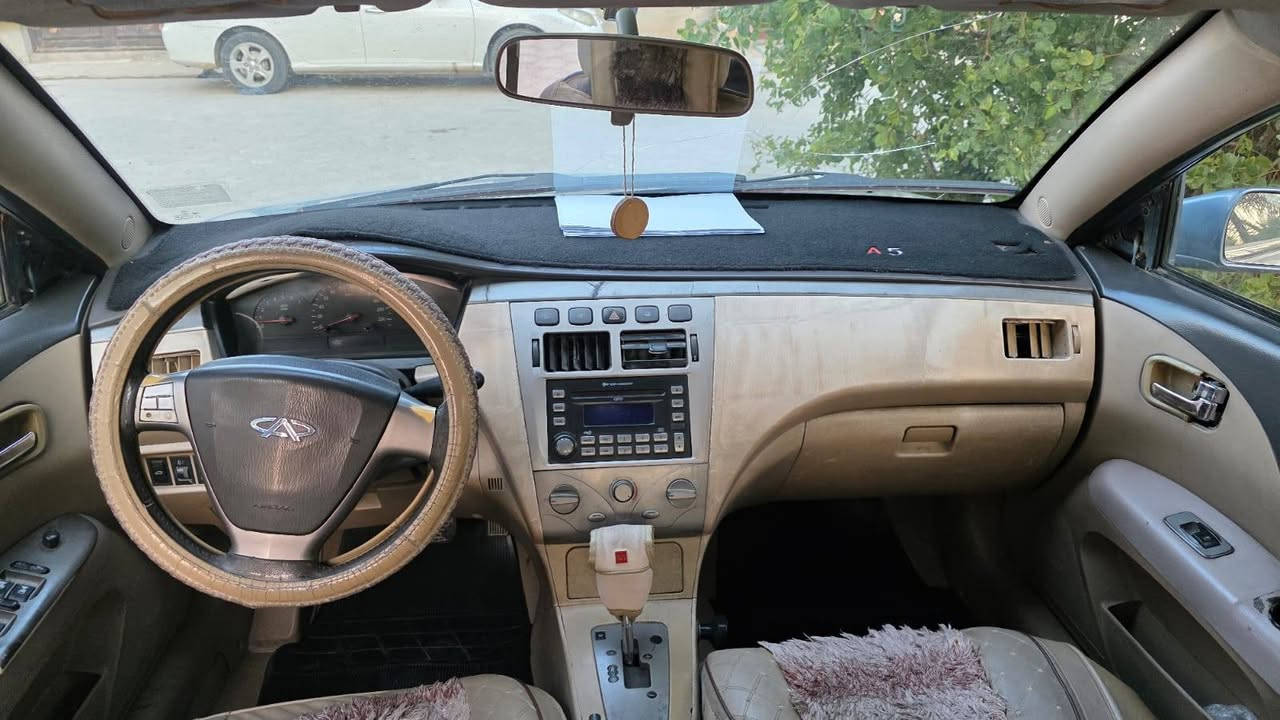 السلام عليكم شيري A52010سياره جاهزه من كل شيء محرك وكير وتخم تاير وباتري وحداديه  السياره مصبوغه عام للجماليه سعره 46
النجف الأشرف ***********
