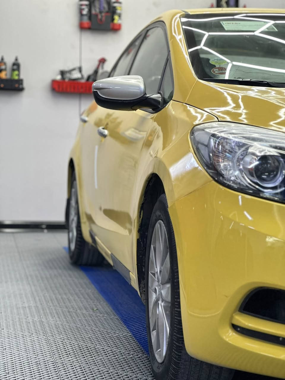 السلام عليكم كيا فورتي موديل 2014 رقم إنكليزي مكينه 1800دوش خير من الله كير مكينه كفاله رقم إنكليزي جديد حادثها مثل ما موضح بل سونار مكان السياره بغداد الدوره ***********
