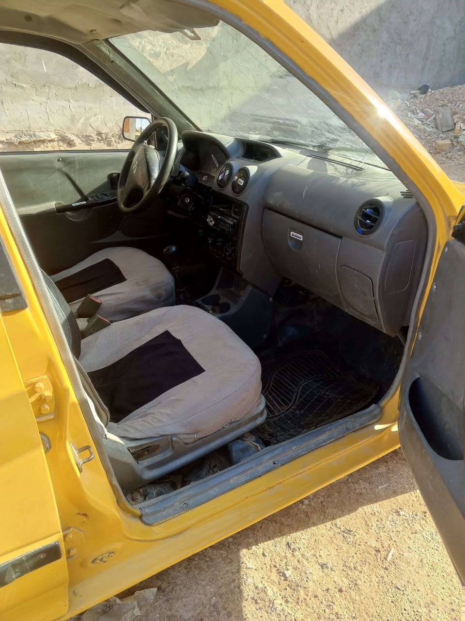 سايبه البيع المكينه كايمه طالبه تجفيت
باقي السياره صافيه ما بيه شي كله جديد من كير ع حداديه كهربايات السياره شوفت عينك نضيفه الرقم السعر 700 *********** 

***********
