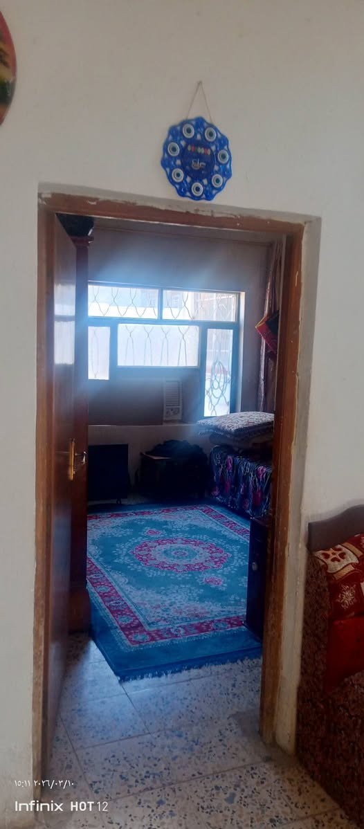 السلام عليكم بيت للبيع كربلاء طويريج ناحيه الخيرات شارع المستوصف المساحه الكليه
390
 البيت متكون من استقبال 9×4
الهول 7×5
المطبخ 4×5
مرافق وحمام داخلي  
2 غرف 4×5
=مشتمل يحتوي على غرفه ومطبخ 4×5 وصحيات 
وحديقه 150 
تحتوي الحديقه على محل وصحيات خارجيه للاستفسار ..اتصل .***********
