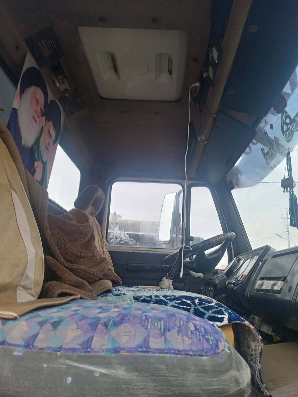 البي للبيع موديل 90 مكينه 8 كير 25 اكسن جيف رقم انگليزي سنويه 2030 مكان السياره ميسان  للاستفسار الاتصال على الرقم ***********
