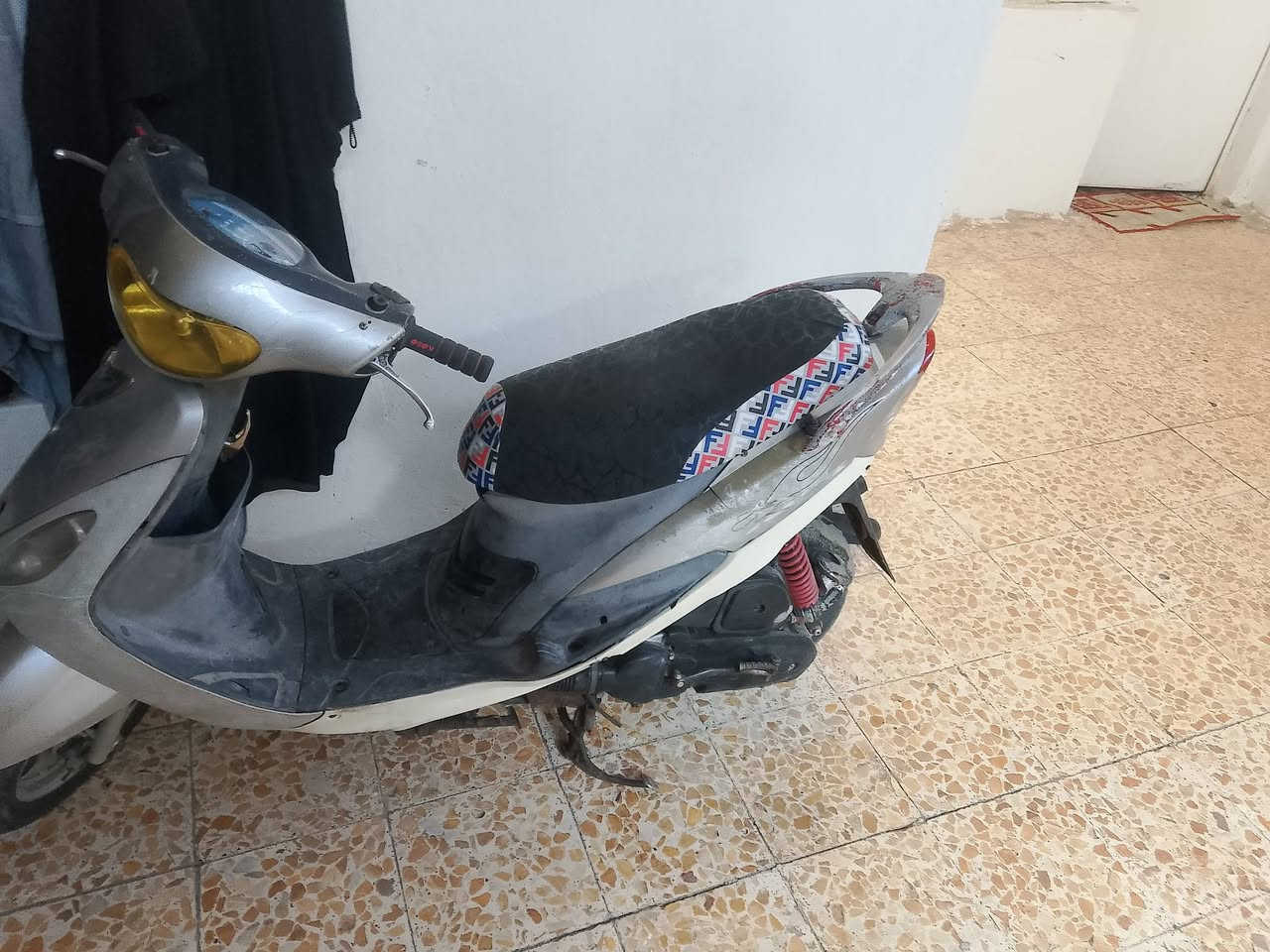 للبيع دراجة ماكس منغولي مكينة بلادي كفرات بلادي شغالة سلف وهندر كهربائيات شغالة الدشبول عاطل اوراقها كاملة السعر 450 ‏الرقم ‪0772 475 8309‬‏
