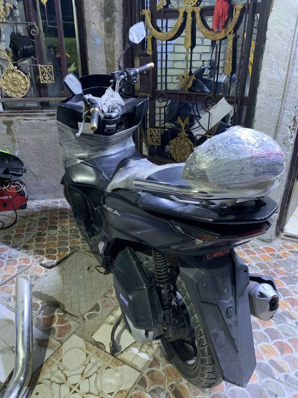 السلام عليكم دراجة للبيع PCX
جيل رابع كوري لون اسود طافي دراجة نظيفة كلش
مكينة مكفولة من فتح ونضوح وتبخير دراجة كاملة 
ماعدة دشبول طافي دخل مي وحترك فقط دشبول 
السعر  14 ونص وبيهه مجال بسيط مكان بغداد بلديات‎0774 641 4644
