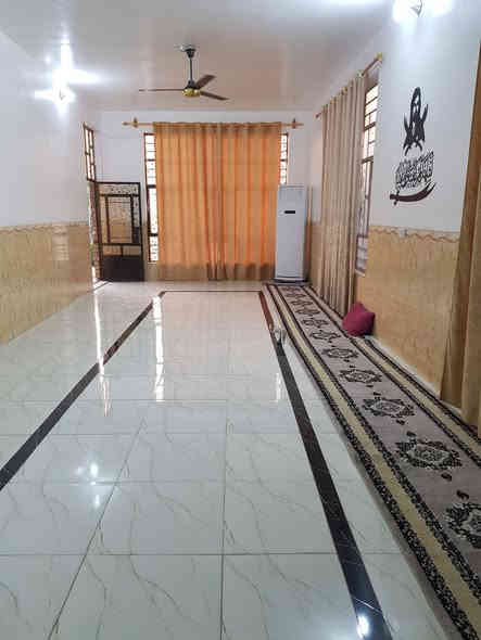 بيت البيع  👈مساحته 400 متر👉  واجها 10 ونزال 40 👈طابو ملك صرف سكني 👉 👈 قاط واحد👉 غرفتين نوم  واستقبال ومطبخ  وحولي كراج وحديقه الرضيه بورسلين الجدران سراميك بناء  طابوك 👈 منطقت بوب الشام👉 👈 رابع فرع علي شارع العام 👉تبليط مجاري كهرباء ماي سحب كلشي متوفره 👈منطقت بوب الشام👉 مدارس سوك اسواقات 👈 طابو ملكً صرف علي طابو الشعب👉 العنوان بغداد منطقت بوب الشام فرك صيطرت الشعب👈 السعر 250 مليون👉 بي مجال قليل 👈مايرهم قصط ولا مقدمه حاضر فلوسه البيت👉 اليريد  يشوف البيت مقطع فيديو يدخل على خاص أدزله مقطع فيديو مصوره من داخل وخارج اتصال برقمي أو خاص عادي بي وقت ***********  واتساب👉
