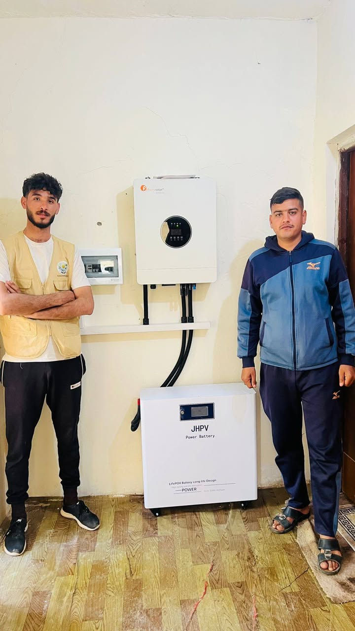 شركة قوة الشمس تنصب منضومتي في دار الأخ هوبي والأخ في منطقه البفياض والمنضومه الثانيه في محافظة ديالى قضاء الخالص للاخ عبدالله للتواصل مع الاستاذ بهاء الحساني ***********
