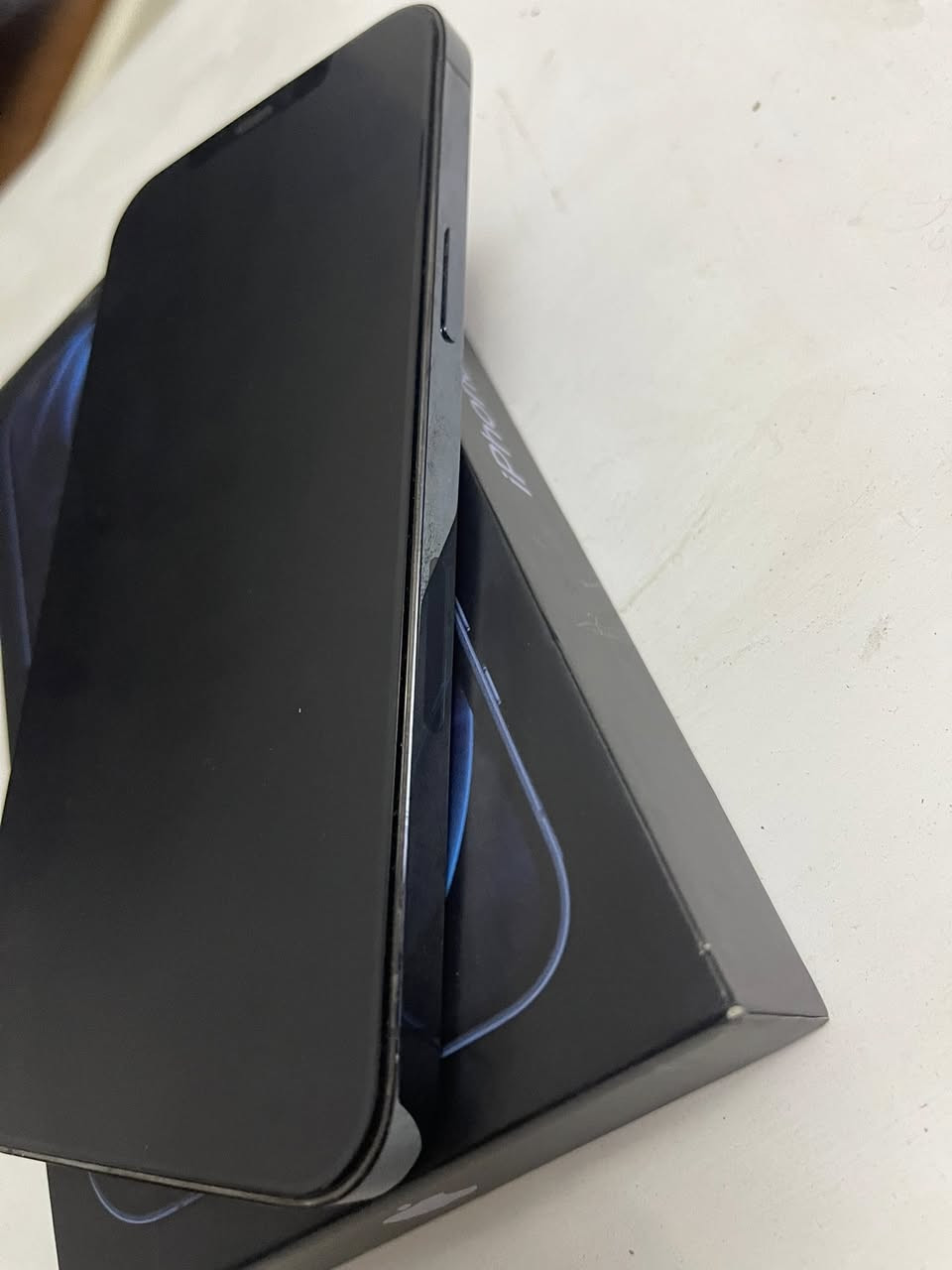 السلام عليكم ايفون 12 برو ماكس ممصلح بلادي بطارية 77 ذاكرة 256 ملحقات كارتونة فقط سعره ٤٢٥ مكاني بغداد حي البنوك 
***********
