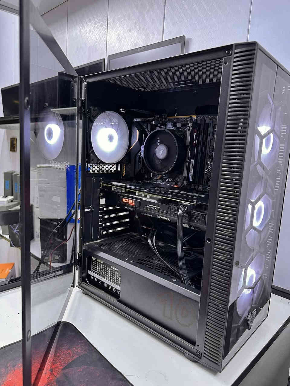 تحية طيبة شبابنا وحبايبنا 
تجميعة براندات قوية ومعروفة اغلب القطع شد جديد مع ضمان ٦ اشهر 
R5 3600 جديد
RAM 16 3200 جديد
M.B ASUS TUF GAMING B350 PLUS مستخدم
RTX2060 6GB INNO3Dمستخدم
SSD128-HDD500 جدد
P.S550W+80PLUS جديد
CASE 4FAN 
السعر ٥٥٠ الف سعر نهائي 
متوفر توصيل لكافة المحافظات 
عنوان المكتب كوت-المشروع-شارع الحاسبات-مكتب mega 
***********
