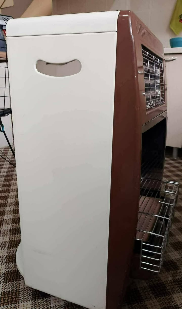 صوبة غازية - كهربائية باللونين الجوزي و الاوف وايت ماركة NEWAL استعمال جدا قليل نظام منقلة تكدر تطبخ على نارها وتحضر الشاي والقهوة، صبغ حراري اصلي ودكمة ثلاثية ايطالية 3 شمعات كاربون هيتر تدفئة قوية واقتصادية جدا بالكهرباء. درجتين حرارة عالي وناصي صوندة غاز مسلحة ضغط عالي. يوجد توصيل


**إذا كنت صاحب هذا الإعلان وتريد حذفه لأي سبب، رجاءا أرسل رسالة إلى الدعم الفني**