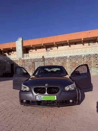 BMW e60 528 فول مواصفات وارد أمريكي  تحكمات ستيران كروس سرعه  شاشه أند...