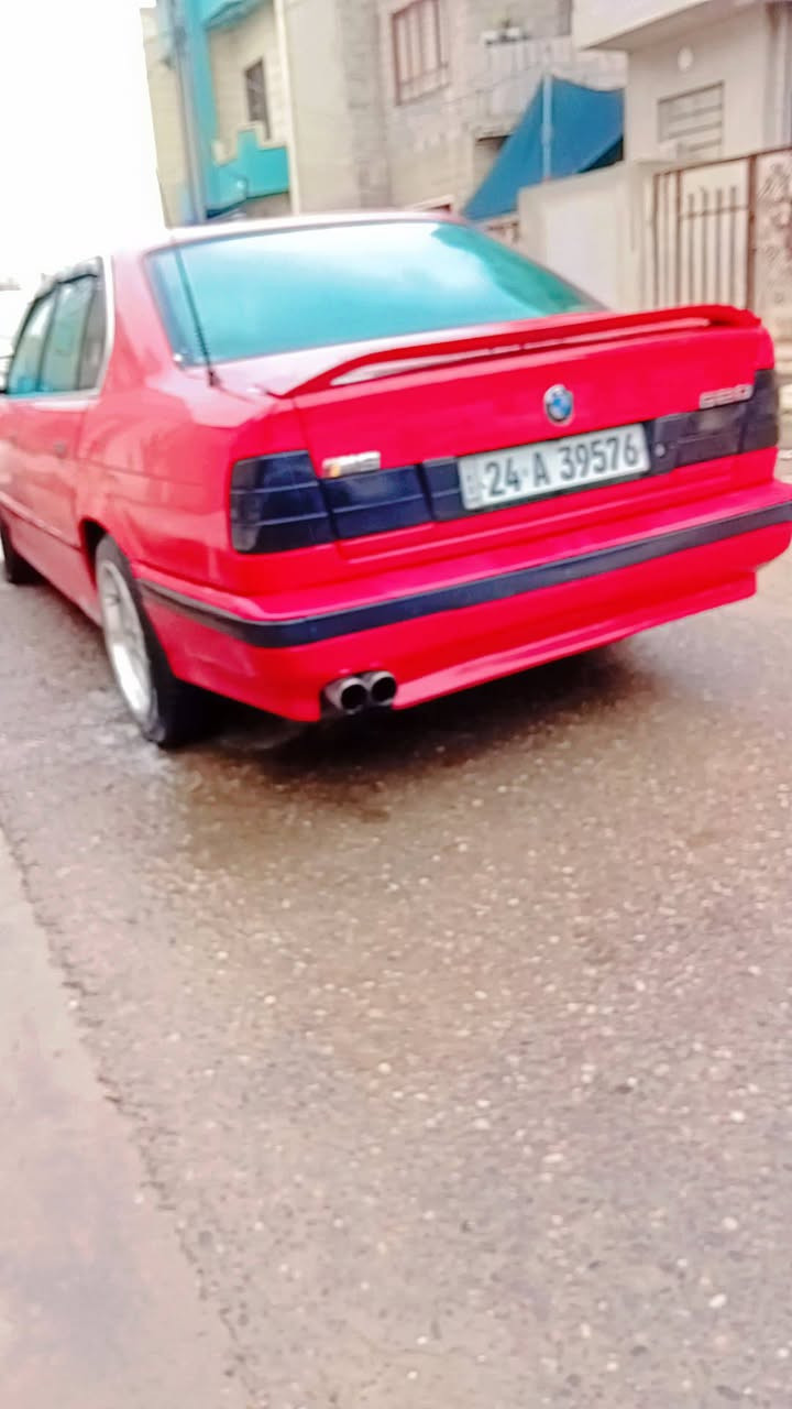 سلام عليكم بيام للبيع 520  بس كير عادي موديل 1989سنويه هزه ل2030 رقم دهوك دولي بيها طخه بل جاملغ صفحت النفر المامي صبغ جاملغ وبوند فقد  
تبريد تتفئه شغال 
وياله M 
داخلها جلد اسود 
سستم سماعات 
شرط التحويل 
سعر 48 وبيها مجال شي قليل 
***********5
***********
