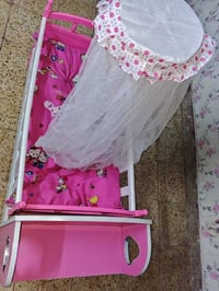 سرير أطفال بناتي • رف كوزمتك • كرسي أطفال