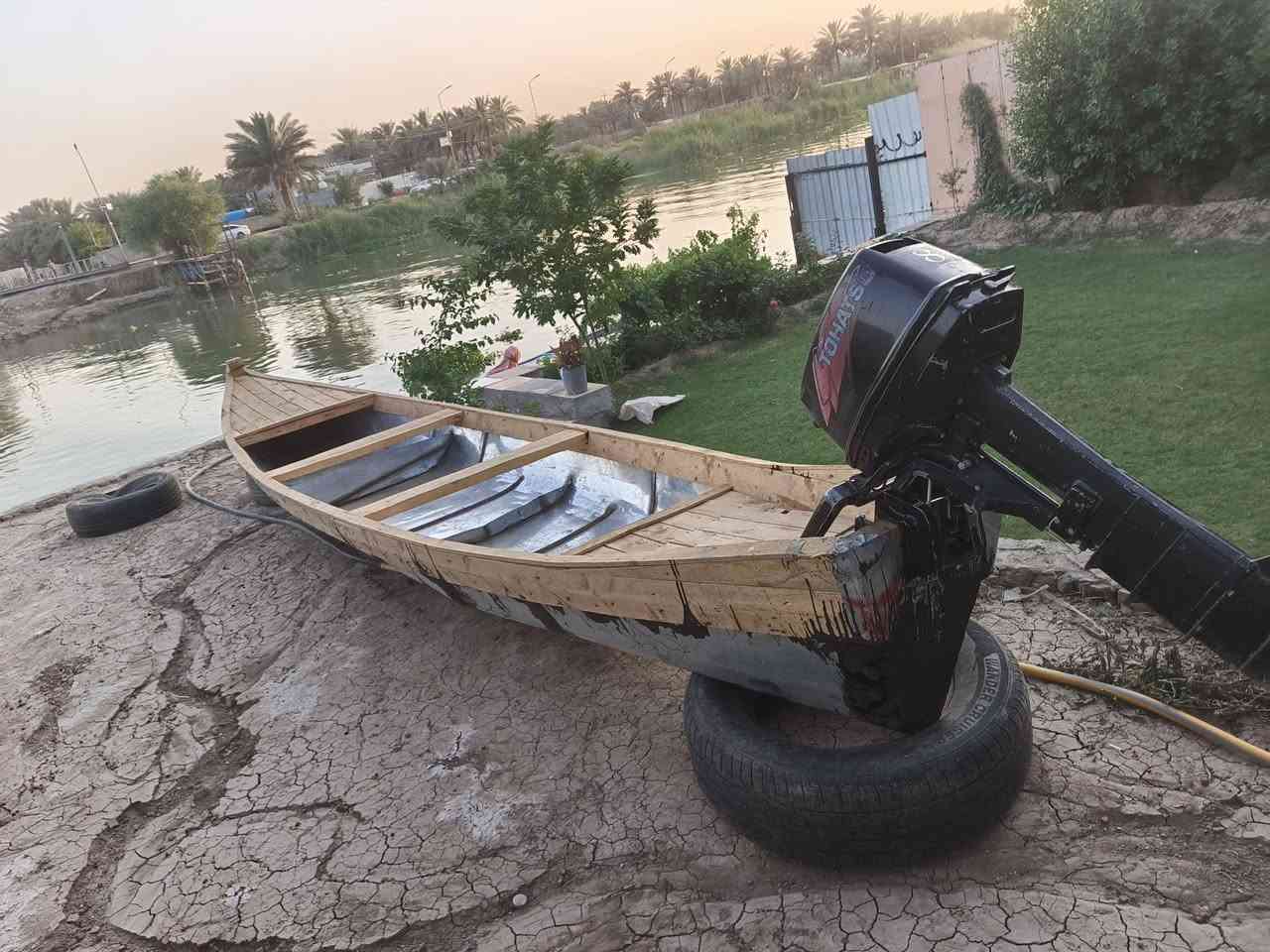 السلام عليكم
بلم 13 ما نازل للمي 
مكينه 8 دوهاتسو ذيل طويل للبيع 
مكان حله. السياحي 
***********
