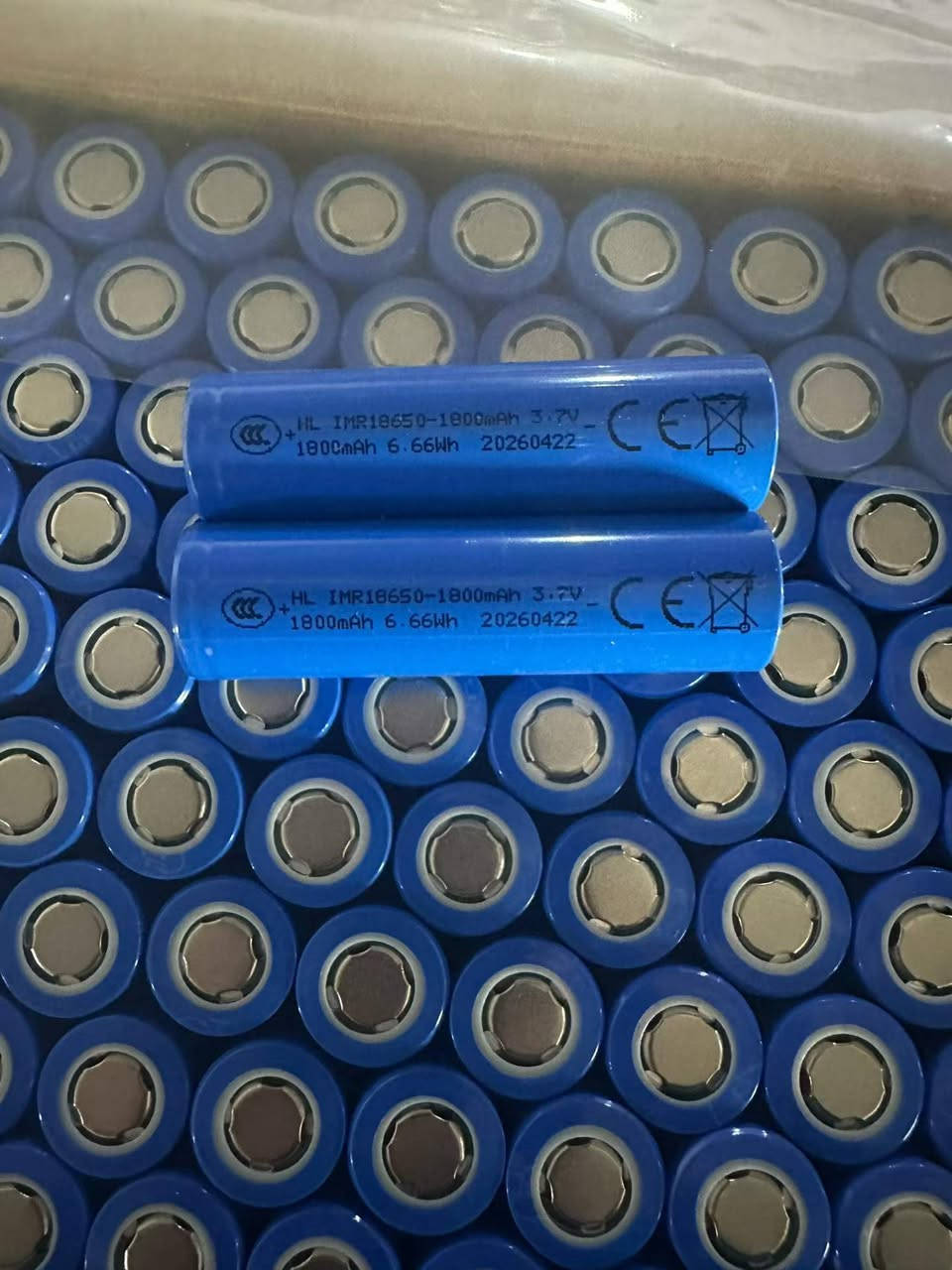 HL IMR18650-1800mah 3.7V 6.66Wh Lithium battery 1800mAh Lithium ion batteries pack
Specification:
Model: HL IMR18650-1800mah 3.7V 6.66Wh Cell
Type:18650 3.7V lithium-ion rechargeable battery cell
Nominal Capacity:1800mAh
Cell Voltage:3.7V
Used for:Electric bicycle,Electric scooter,Power bank,Electric bike,Electric toy car,Energy storage power,sweepers,rechargeable fans,Trolley speaker,LED desk lamps,LED headlights,Solar energy storage,Solar light,Powerful torch,Medical device,Vacuum cleaner, trolley speakers,Skateboard,Balance car,Twist car,Electric drill, Electric tool,Electric Vehicles,Laptop,Model airplane,Electric fan,Flashlight,Bluetooth speakers,Solar street lights,Instrument equipment.etc.


**إذا كنت صاحب هذا الإعلان وتريد حذفه لأي سبب، رجاءا أرسل رسالة إلى الدعم الفني**