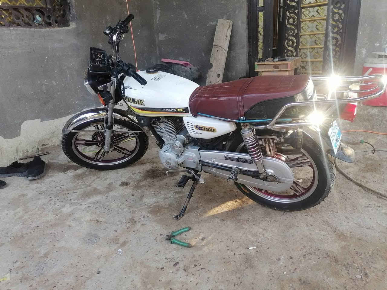 ياالله اللهم صل على محمد وآل محمد 
للبيع سيفان موديل 22 اوراق اصولي كارتوني مو ستنساخ محرك مجفت جديد صار اربعة ايام من جفته يرادله ترتيبات سعره 475 بيه مجال جدا بصيط ***********
