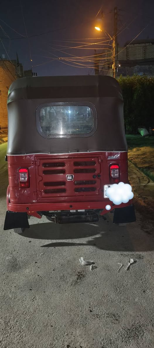 السلام عليكم تكتك 18رقم سنويه ماكينه 20 تكتك نظيفه 
دواساتها نظيفه ما بيها خياسات تكتك مرتبه  
عنواني بغداد ام الكبر والغزلان حي اور 
رقم الهاتف ، *********** تواصل واتساب متواجد
