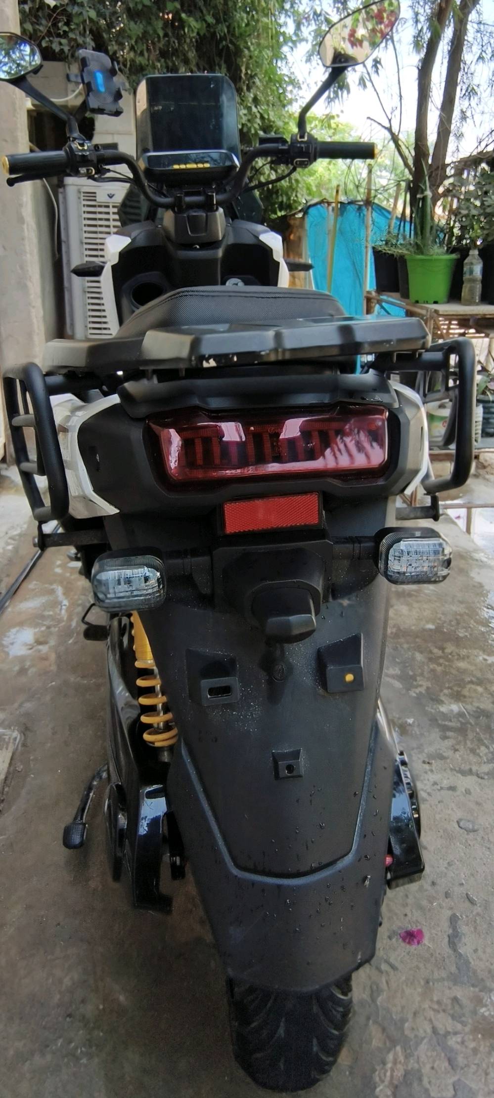 دراجه اباتشي من winlee للبيع 
‏ 
‏ملف 3000w الفولت 73v
‏
‏البطارية ليثيوم
Ah40 امبير‏
‏السرعه 136 الحقيقي 80 وفوك
‏
‏السعر مليون و 600 وبيه مجال بسيط
‏مو شراي لاتعبني الله يوفقك
للمعلومه
‏الدراجه صارلي 4 اشهر من اخذته بسعر مليونين 300 واوراق الشراء موجوده النضافه فول مابيه اي نقص كلشي شغال
رقم الهاتف ***********
مكاني بغداد الشعب