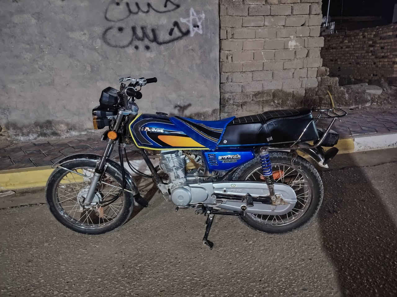 سلام عليكم
دراجة للبيع كلك مكينة نامه شلامجة اصلي  العنوان الديوانية الحمزة الشرقي السعر 575 وبيها مجال مكلف بالنشر وكل شي واضح اتصل براعيهة ***********
