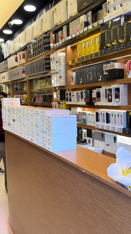 ومركزنا راح يراوسك جهازك القديم بي جهاز تختار  مركز ابل ستور كل الهواتف ‏ Apple store ‏‎✅ ابل ستور المركز الاول في عالم الهواتف و اكسسوارتها ‏‎ مركز معتمد لدى جميع الوكالات الرسميه ‏‎ 🌹جميع استفساراتكم خاص وتدللوون🌹 ‏‎✅الثقه مصدر نجاحنا✅ ‏‎المركز مفتوح يومياً ‏‎من ال 9 صباحا حتى ال 12 مساءا ‏‎أو الاتصال بهاتف خدمة الزبائن ‏‎وت ساب/ تلگرام  *********** ‏‭0783 594 9472‬ ‏‎العنوان : البصرة شارع الجزائر🛣 مقابل الخيمه🏢 قريب مطعم كناري سابقاً ⛺️  ‏‎لخدمة التوصيل 🚙 ال 🚗 🛵 من  ‏‎9 صباحا حتى ال 12 مساءً ‏‎أو الاتصال بهاتف خدمة الزبائن ‏‎وت ساب/ تلگرام  *********** ‏‭0783 594 9472 
