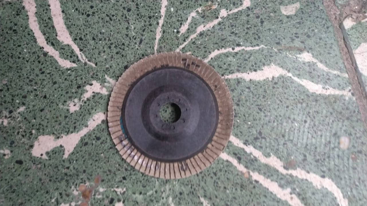 السلام عليكم  القطعه على الف دينار


**إذا كنت صاحب هذا الإعلان وتريد حذفه لأي سبب، رجاءا أرسل رسالة إلى الدعم الفني**