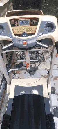 جهاز جري يتحمل وزن 150 جبلي بحاله ممتازه للاستفسار الاتصال على الرقم ٠...