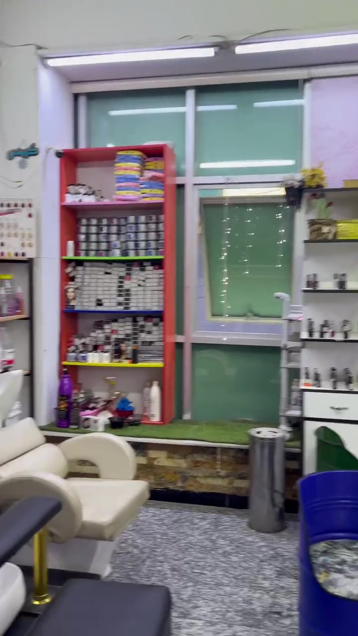 مركز تجميل وصالون نسائي للبيع عنوان كراده داخل جاهز من كلشي سبب لبيع عدم تفرغ***********
