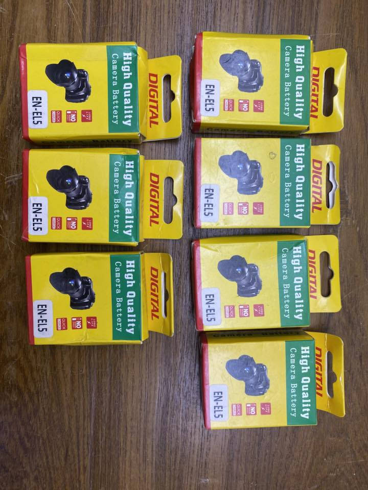 بطارية نيكون Nikon

بطارية EN-EL5 مخصصة لكاميرات نيكون (Nikon) الرقمية. إليك المواصفات والتفاصيل المتعلقة بها :

1. المواصفات الفنية:
• النوع: ليثيوم أيون (Li-ion).
• الجهد الكهربائي: 3.7 فولت.
• السعة: تظهر في الصور بسعة 2080 مللي أمبير (mAh)، وهي سعة جيدة مقارنة بالبطاريات الأصلية.

• التوافق: تعمل مع مجموعة واسعة من كاميرات نيكون من سلسلة Coolpix، وأهمها:

• Nikon Coolpix P500, P510, P520, P530.
• Nikon Coolpix P100, P90, P80.
• Nikon Coolpix 3700, 4200, 5200, 5900, 7900.

#كاميرات #نيكون #تصوير_فوتوغرافي #العراق #بغداد #اربيل #البصرة #الموصل #معدات_تصوير #بطارية_كاميرا #Nikon #Coolpix #اكسسوارات_كاميرات #بيع_وشراء #اسعار_العراق #كاميرات_نيكون #المصورين_العرب #المصورين_العراقيين #تسوق_اونلاين_عراق #سوق_العراق #NikonENEL5 #PhotographyIraq


**إذا كنت صاحب هذا الإعلان وتريد حذفه لأي سبب، رجاءا أرسل رسالة إلى الدعم الفني**
