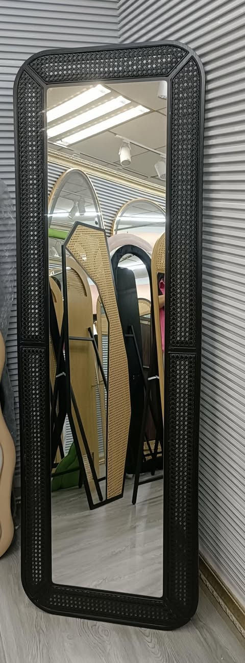 مرايا ديكور اشكال مختلفة بتصميم عصري وجميل وباسعار مناسبة 
الكمية محدودة 
للتواصل ***********
***********
