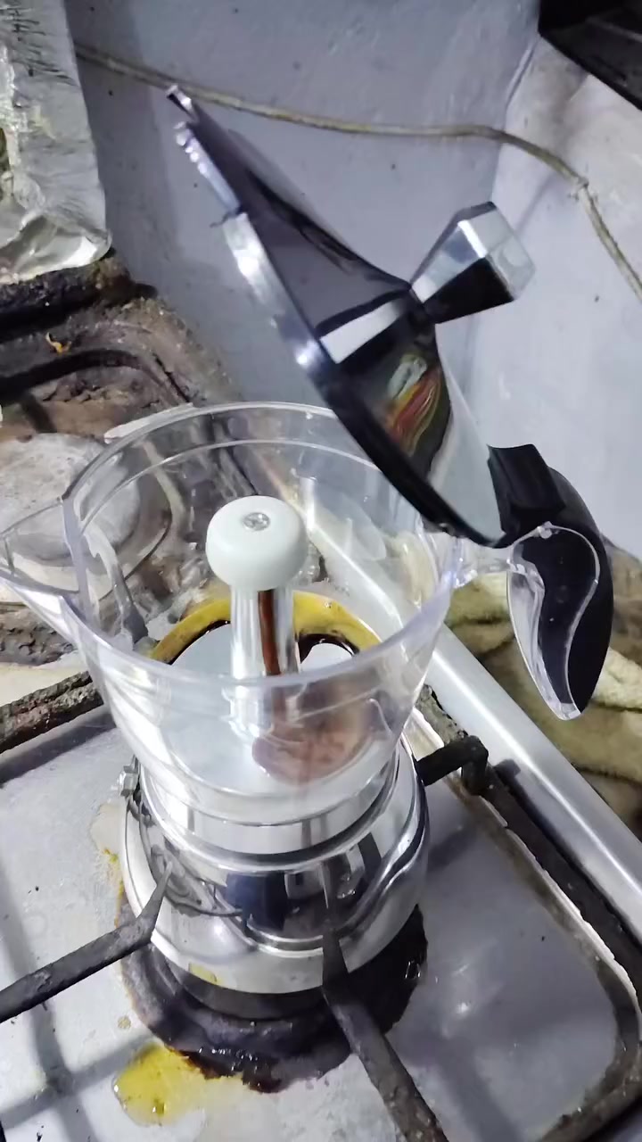 موكابوت عائلي اكرلك شفاف مرتب .. 
حجم ٣ فناجين ..
جديد استعمال محدود جدا 
الفيديو المرفق يوضح درجة الاستخلاص ..
يوجد توصيل للمحافظات .


**إذا كنت صاحب هذا الإعلان وتريد حذفه لأي سبب، رجاءا أرسل رسالة إلى الدعم الفني**