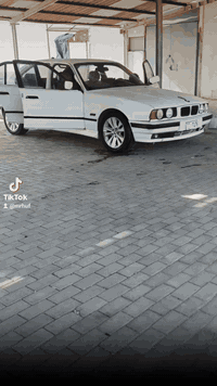 السلام عليكم ورحمة الله
بي ام ٥٢٠ بلاد مسكر فانوس
مديل٩٤
أربع جام كهرابائي
كير أوتو 
كير ومحرك بشرط

سياره سته يسلندر بلاد
السعر ٤٣وبيها مجال

مكان السياره الناصريه
هاتف ***********
