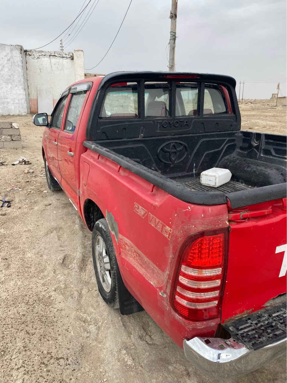 السلام عليكم بيكم 2009 شاصي19 رقم بصرة قديم مكينة توني مجفته صارلي اسبوعين الحدادية زوج تاير جديد التبريد بس فان مافاحصه الله شاهد دواخل حلوة ما عايزهه شي ابيع 105 وبيها مجال قليل  سنوية منتهيه بيها تجيه خفيفه جهة السايق فقط اي استفسار اتصل *********** القرنة, البصرة
