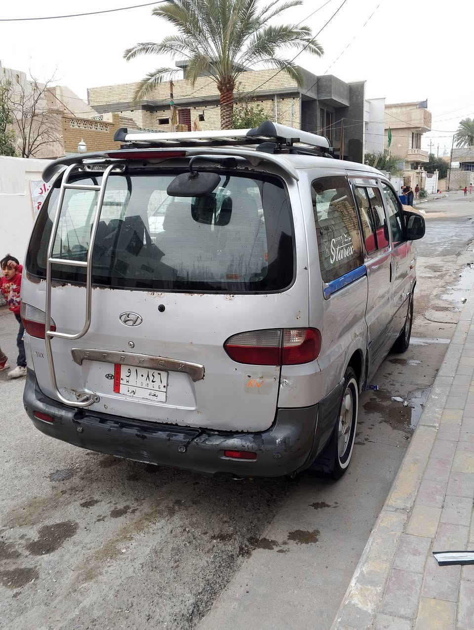 السلام عليكم اخوان استاركس 2002 رقم بغداد تتحول خصوصي مكينه جديده كير صدر كله نضيف جدا مابيها صبغ شواصي واحد معمر وبيها هلال معمر فقط تبريد نقص غاز  بتره 8 راكب مكان السياره خان بني سعد سياره كلش حلوه السعر 55 وبيها مجال ***********
