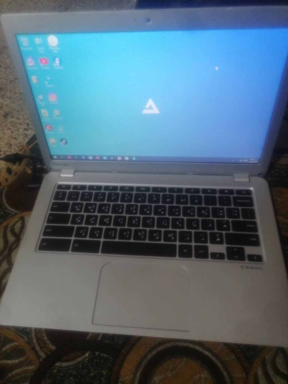لابتوب نوع TOSHIBA بطاريه طول أكثر من ساعه  
هاذه رقمي *********** متواجد وتساب فقط
