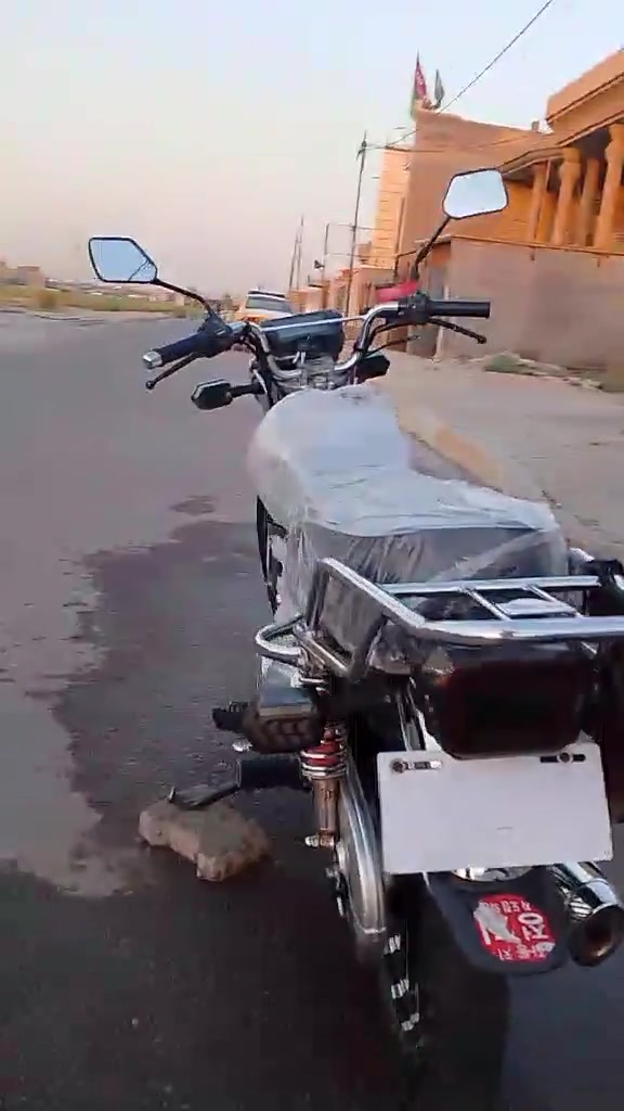 سلام عليكم  دراجه موديل 24  شاشه واكفه وبيه تلحيضات بصيطه بس محرك ما مدود علي صبانه ولدراجه  5كير خير من الله اوراق كامله ودراجه نضيفه وحلوه نفس البصوره +مكاني الوسفيه معمل  زينب السعر خاص ‏‪***********‬‏
