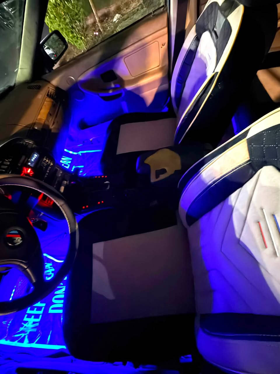 السلام عليكم bmw1992 e36 للبيع رقم بغداد انكليزي باسمي تحويل ثاني يوم🥇
السيارة بدون ضربة او كص
السكنات زوج كرستال مشتريهن جدد وما شادهن 
مشط ستيرن جديد حدادية خلفية جديدة
والحدادية الامامية جايبها وانطيهن وياها نقصهن بس دبلات
لايتات جدد ام العدسة وكلوبات زنون كلش قوي
مكينة وكير  جديدات ترايك وين متريد 🩵
السعر 45 وبيها مجال
مكاني بغداد البنوك 
***********
