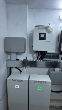 3انفيرترات ديا 8kW • 4 بطاريات 14.3kW • بغداد