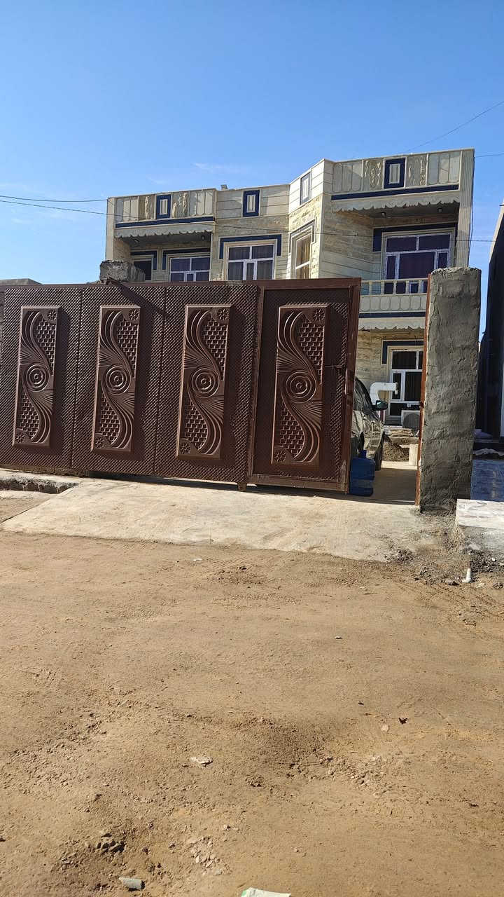 سلام عليكم بيت للبيع للبيع
واجها حلان 4غرف نوم الفوگ4/8.وجوه4/5

صحيات عدد2داخليه +حمامات وملحق. صحيات خارجيه+حمام خارجي بيت كامل بس تسكن. مساحة الارض500.روتانا قرب جامع الدرويش وحياكم الله سعر البيت85 وبيه مجال. للأستفسار***********
