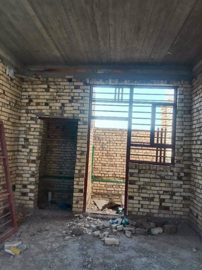 هيكل كامل مساحته 200 حي الحكيم نزله بيت زرزور 
غرفتين وصاله ومطبخ واستقبال وحمامات خارجيه وداخليه ومنور وترك
مجاري وماي والارضيه محدوله سبيس 
مرقم بلبلديه
 سعر 32 ،🌹🗼
الستفسار ***********
