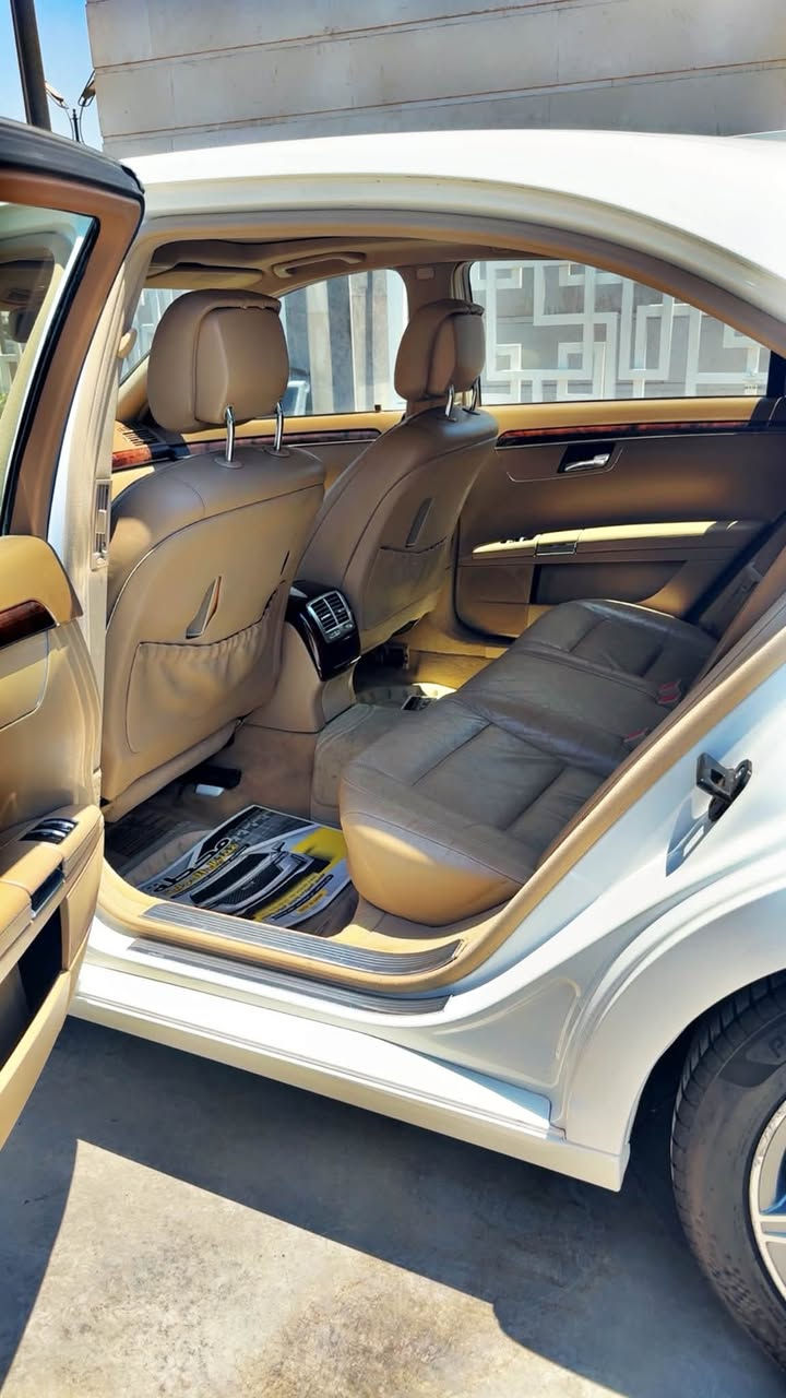 السلام عليكم 

للبيع مارسيدس s550. 2009  لون ابيض صدفي كفالة عامة عدا بارد على كد شبر بل جاملغ  الايمن كير ومكينة وتبريد وحدادية كلة كفالة نضيفة السيارة كلش  

🛑 داخل بيجي 
🛑بردة خلفية كهرباء 
🛑ابواب شفط ( باب طويل) 
🛑حساس خلفي امامي 
🛑زراك لايت 
🛑لايت خلفي وامامي Led 
🛑سلايد روف 
🛑جنطة كهرباء 

وبقية المواصفات المعروفة لل s550 

—————————————

📍العنوان بغداد البلديات 
قيصر.  ***********
