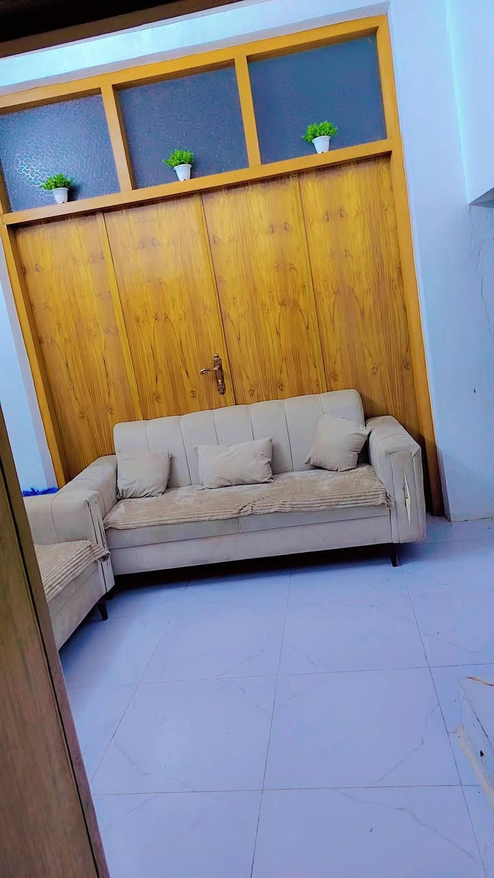 سلام عليكم البيت للبيع طابو زراعي سند 25 مساحه 140متر غرفتين صاله وأستقبال ومطبخ و صحيات حمام داخلي وخارجي  طارمه جاهز لسكن العنوان علوة الفحل شارع الفلل فرع المستوصف  السعر خاص


**إذا كنت صاحب هذا الإعلان وتريد حذفه لأي سبب، رجاءا أرسل رسالة إلى الدعم الفني**