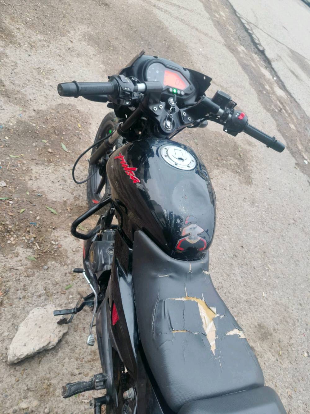 بولسَر للبيع مكينه مكفوله السعر 900 وبيها مجال مكاني الشعب 
