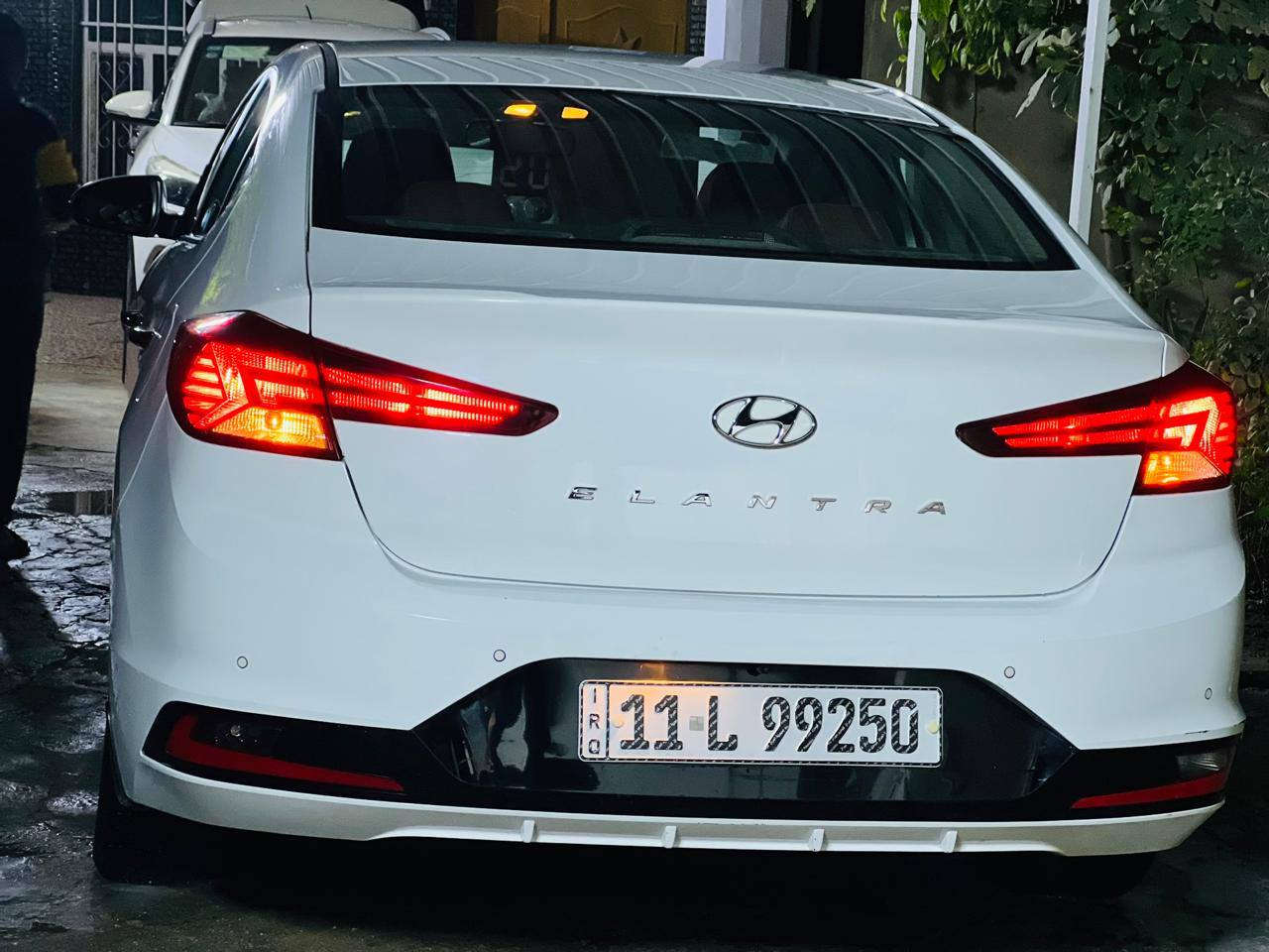 سلام عليكم النترا 20
خليجي فول 1 ع 1 
قطعتين تبريد 
داخل صاج. جلد 
5 ويل كروم 
بصمه 
فتحه 
صدوك ذكي يفتح عند الاقتراب 
منضومه زنون 200$ 
3 وضعيات قياده 
كأمره إماميه خلفيه
حساس امامي خلفي 
رقم بغداد بسمي
مكان السياره بابل لاستفسار عل الرقم ***********
