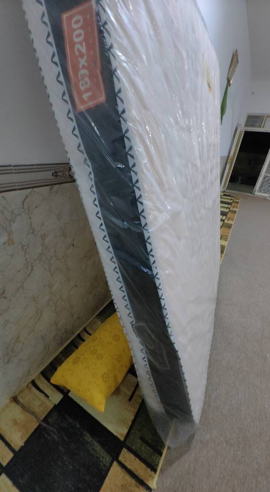 السلام عليكم
دوشك طبي عازل متكون من 4 طبقات سعره 100 حديده
غير مستعمل ابداََ 

طبعه مانعه للرطوبه والفطويات
طبعه اسفنج عازله
طبعه ترفه
والطبقه الاخيره كلش مرنه
القياسات 200×180
دوشك جديد ما مفتوح من الجيس بس ما يرهم على جربايتي  سعره 100
مكاني الكوفه هاذ رقمي ***********
