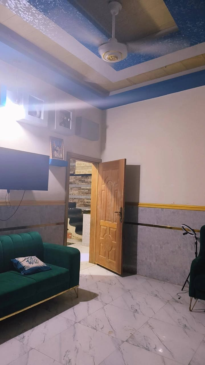 بيت للبيع مستعجل 75 متر استقبال وصالة وغرفة نوم صحيات داخلي وخارجي والطابق الثاني كامل للنص مكان الرشدية مقابل ملعب هادي السايدين تبليط جديد خدمات كلهه موجودة وسند 25 للتواصل ***********

