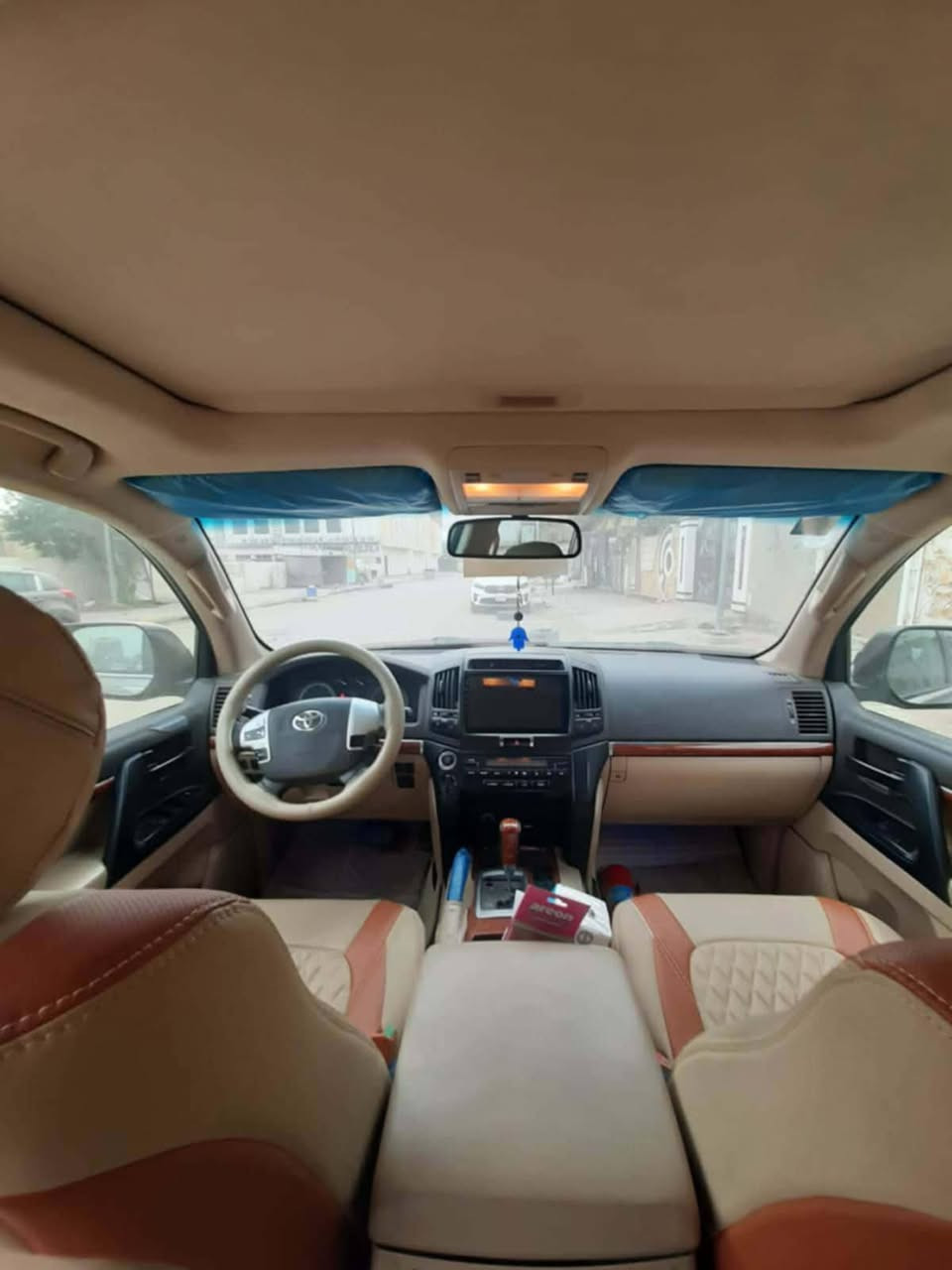 سلام عليكم ورحمه الله وبركاته 
لانكروز 2013 خليجي بريم 
المحرك 6 سلندر 4000 
عدد المقاعد 7 جلد 
كشن كهرباء 
حساسات أمامية وخلفية 
كامرة خليفة 
شاشه لمس 
مري جانبيات شفط بل رجوع ينزلآ 
ثلاثة قطع تبريد 
زراك لايت 
لايت زنون قوي 
تخم تاير جديد 
السيارة ماشية 150 ألف حقيقي 
السيارة مكفولة كفالة عامة من اي صبغ وبارد 
رقم بغداد دولي بسمي تحويل ثاني يوم 
كروز مثبت سرعه 
سلايت روف فتحة 
السعر خاص أو اتصل على الرقم 
للاستفسار *********** 
مكاني واسط كوت الحدرية
