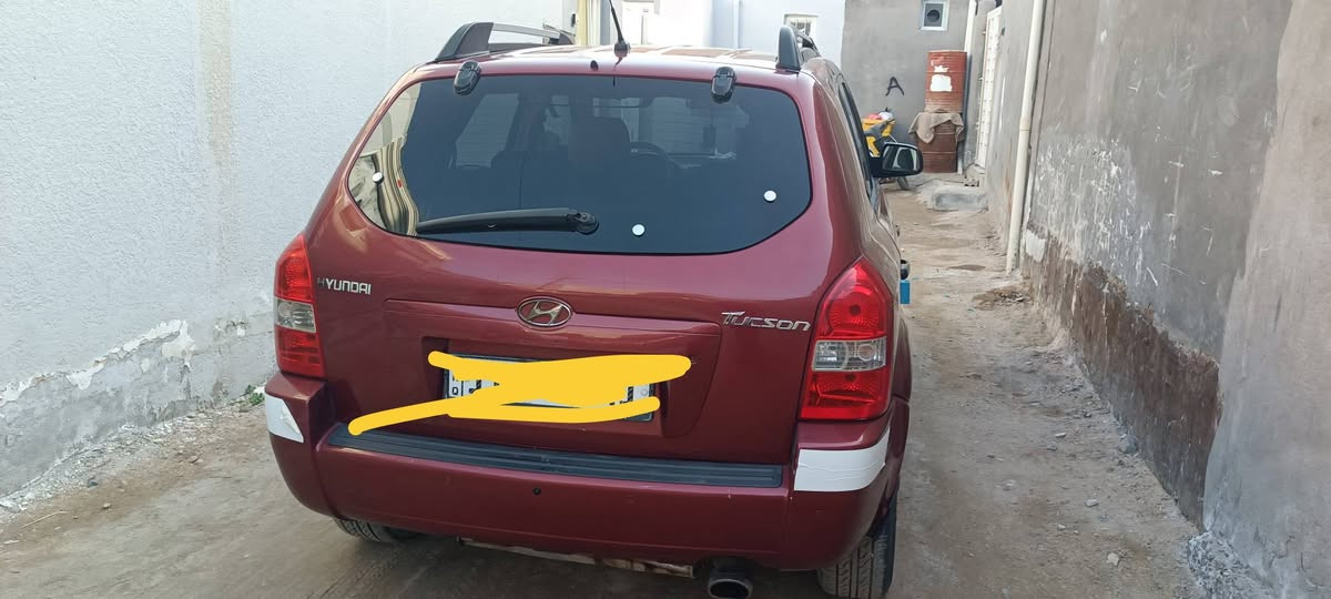 سيارة توكسان ٢٠٠٧ مصبوغه عام ضربتها بالامام 
بأسمي رقم انكليزي تحويل ثاني يوم 90$ وبيها مجال رايدها مراوس ب٧ راكب حتى اذا راس براس
*********** مكانها بابل حلة, بابل
