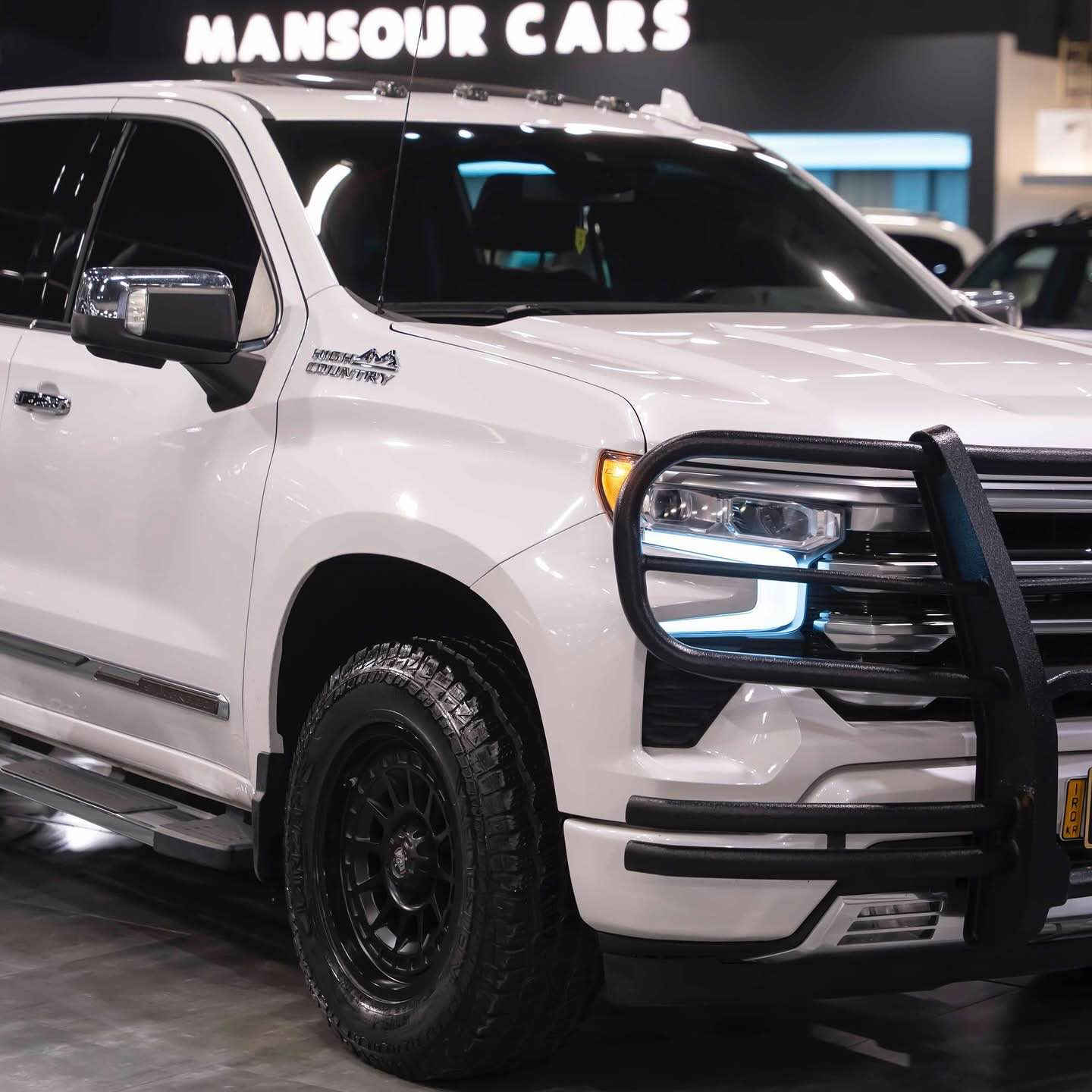 Chevrolet silvarado ( high country )
فئە فوول فوول مواصفات
٨ سلندر مکینة مرغوب ( ٥.٧)
وارد امريكي مديل /2022
‎ماشيه /28 ميل
‎سعر/340 ارخص سعر
  ضرر/ بنيد جاملغ صبغ نفس لون شریکه و ایرباگ بس ستیرن
‎
وارد امريكي حادث جدآ خفيف و جاهزه سیارة سیرفز 
‎لون ابيض فول موصفات و پانوراما کشن جلد سماعات سیستم و كشن خزن و تدفئه و جهتين خزن و ميموري  داخل ليد تتغير حسب رغبه كهربايات كير محرك بشرط باقي كفاله من كلشي صبغ و تعديل 
مکان: اربیل 
تیلفون: *********** أربيل, العراق
