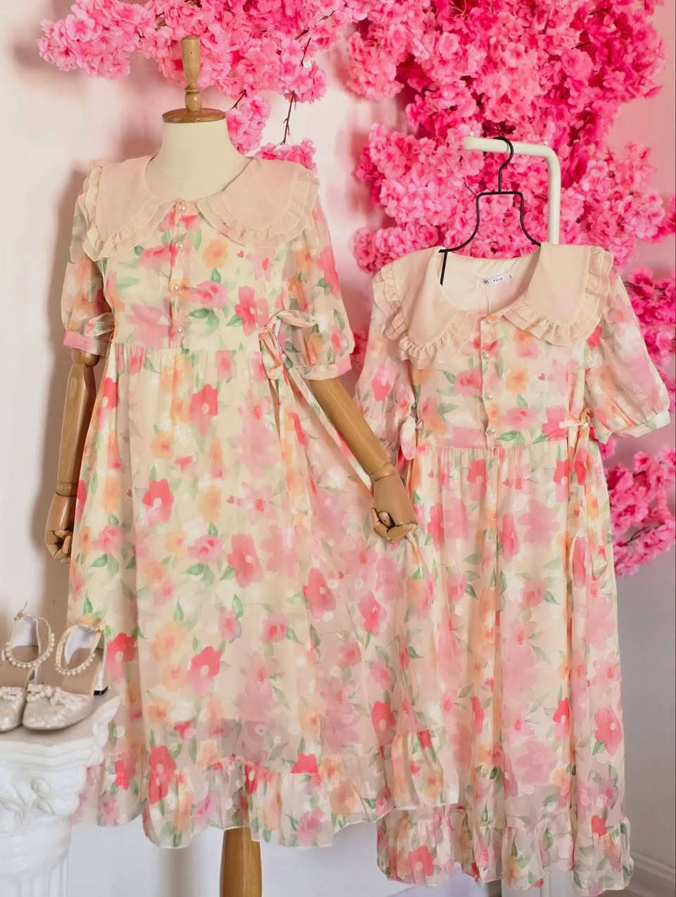 ✨ الرقة والأناقة في فستان واحد ✨
​لكل اللي بيحبوا الستايل الكوري الهادي والراقي 🌸 فستان مشجر بألوان الربيع الدافئة، خامة مريحة وتصميم يجنن مع ياقة الدانتيل المميزة.
​التفاصيل: موديل ناعم، مثالي للخروجات الصيفية والمناسبات البسيطة.
​السعر: ٣٠ الف
توصيل ٣ الاف لكل العراق 
​الكمية محدودة جداً! للحجز أو الاستفسار، تواصلوا معي على الخاص 💌 @إشارة


**إذا كنت صاحب هذا الإعلان وتريد حذفه لأي سبب، رجاءا أرسل رسالة إلى الدعم الفني**